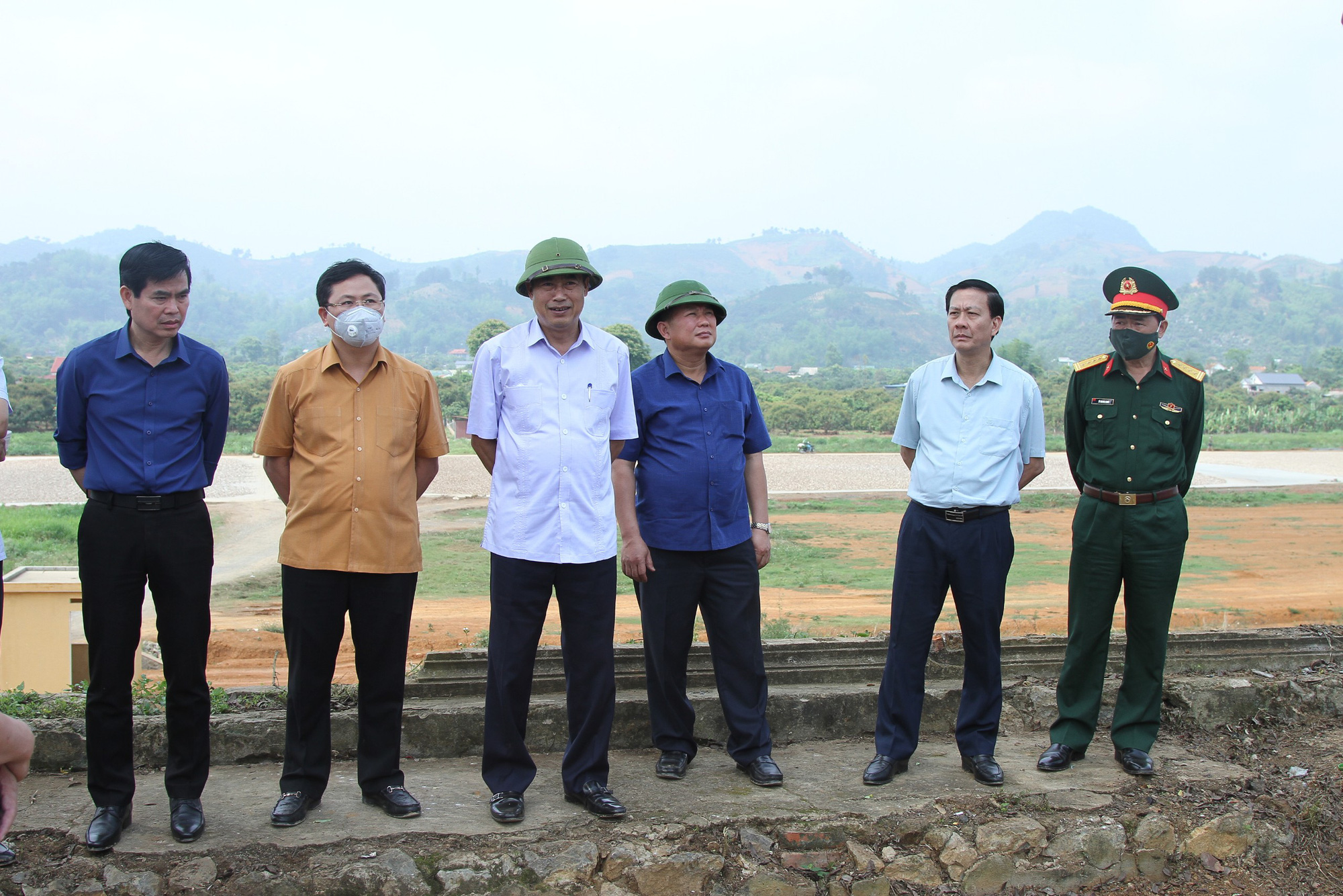 Sơn La kiểm tra tiến độ một số dự án đón Thủ tướng lên đối thoại với nông dân - Ảnh 2.