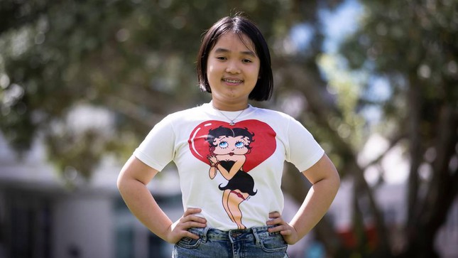 Cô bé gốc Việt 11 tuổi trúng tuyển đại học, phá kỷ lục của chị gái  - Ảnh 3.
