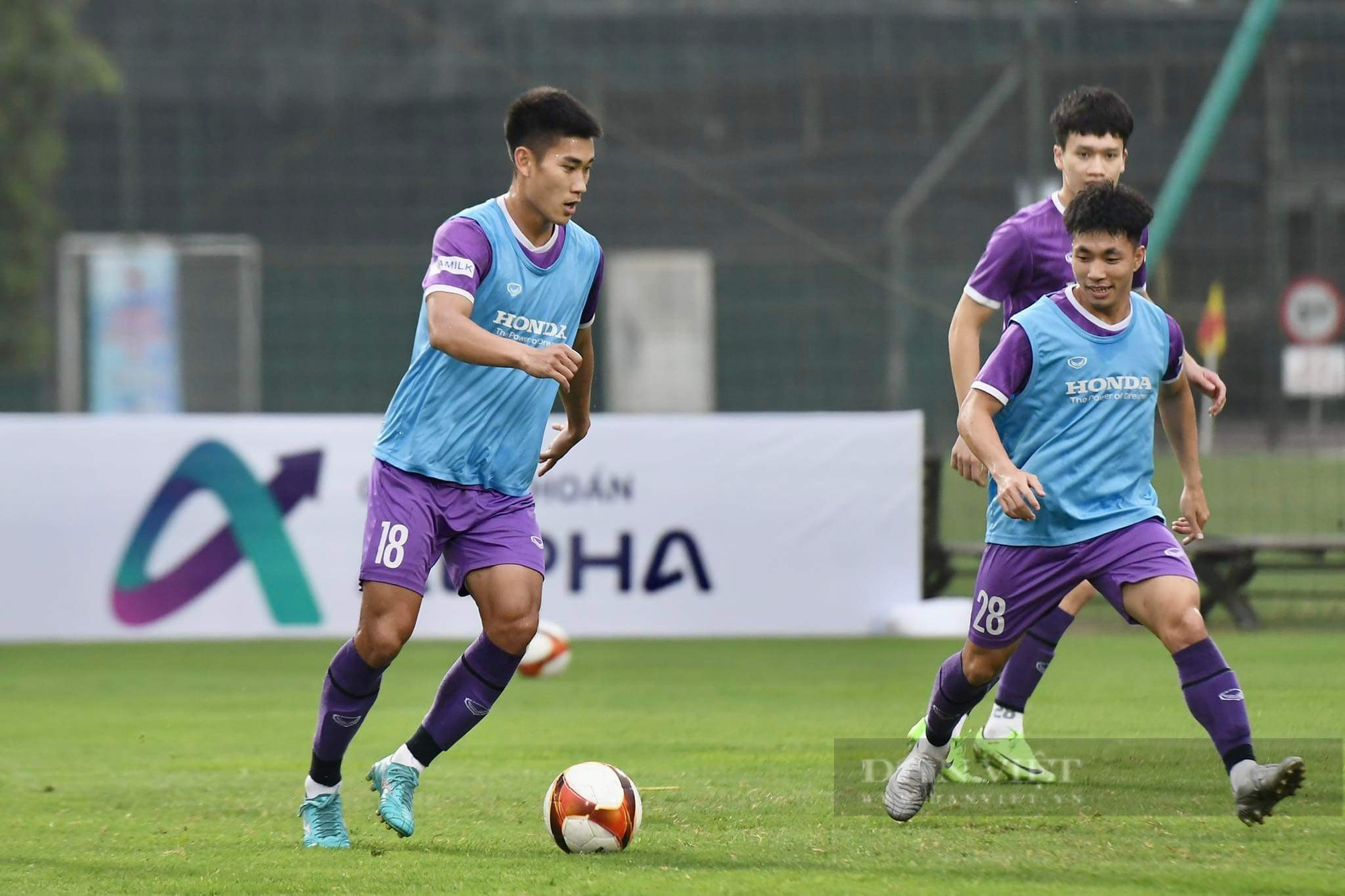 Tiến Linh, Hùng Dũng, Hoàng Đức tập buổi đầu với U23 Việt Nam - Ảnh 6.