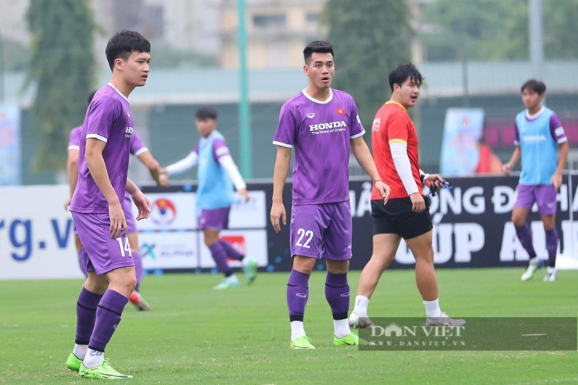 Tiến Linh, Hùng Dũng, Hoàng Đức tập buổi đầu với U23 Việt Nam - Ảnh 2.
