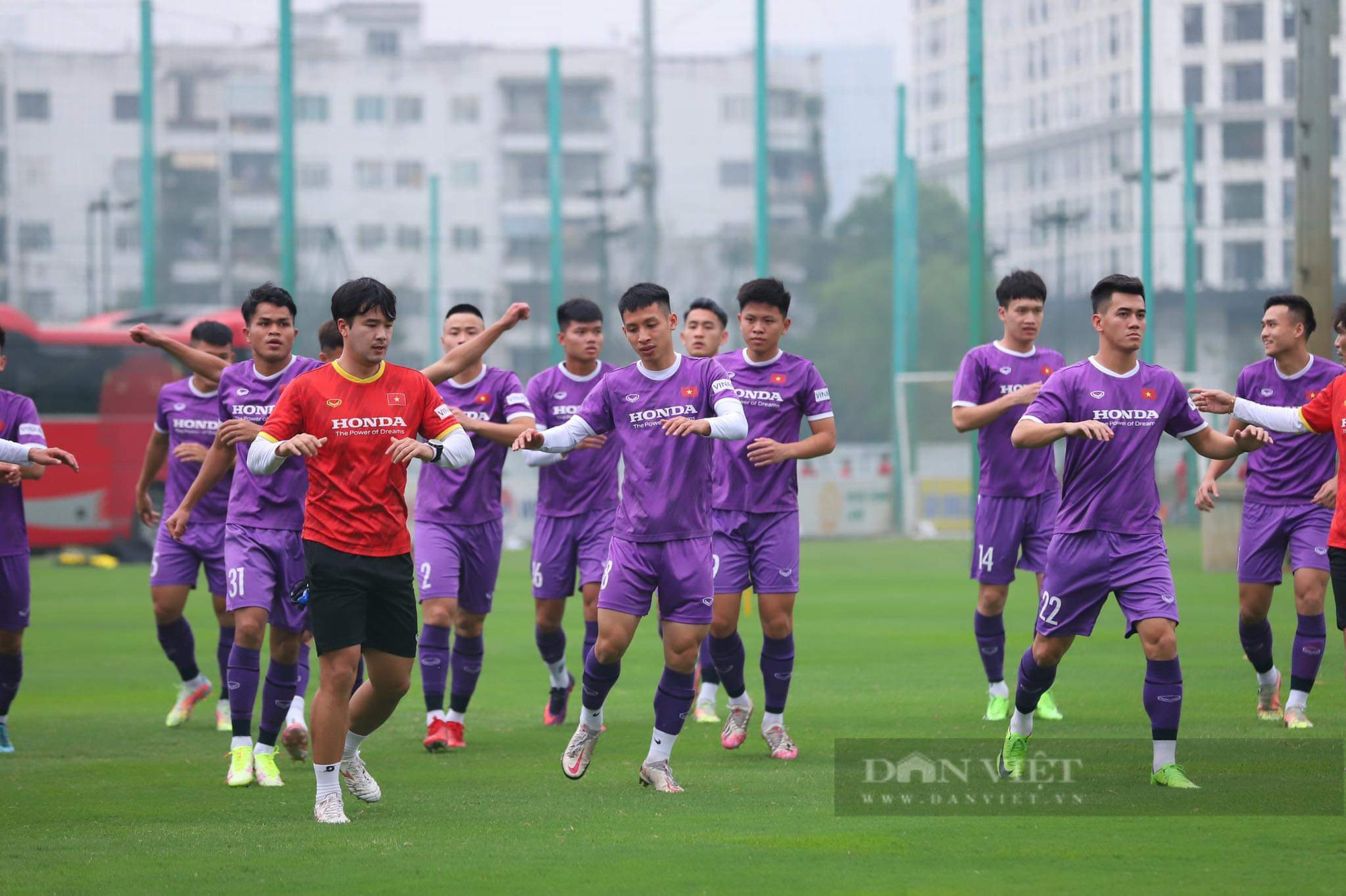 Tiến Linh, Hùng Dũng, Hoàng Đức tập buổi đầu với U23 Việt Nam - Ảnh 4.