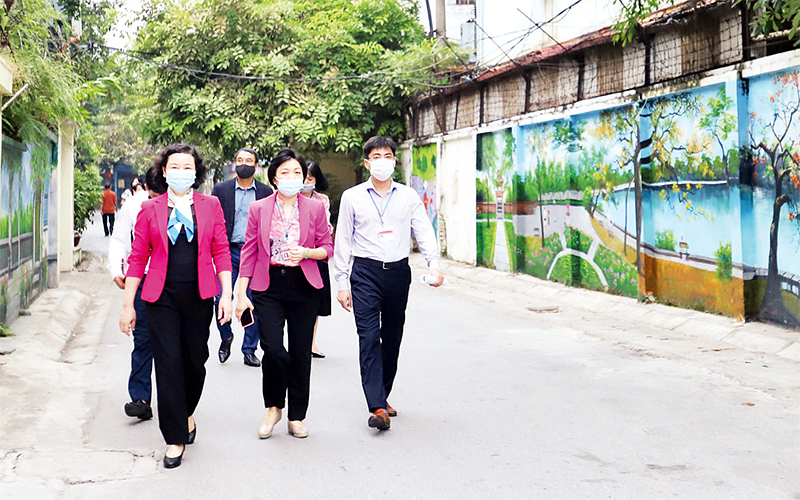 Quận Thanh Xuân hưởng ứng cuộc thi &quot;Giữ gìn ngõ phố xanh, sạch, trang hoàng đường phố đẹp&quot;  - Ảnh 2.