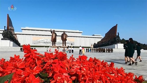 Triều Tiên tổ chức màn trình diễn lớn kỷ niệm Ngày Mặt Trời - Ảnh 1.