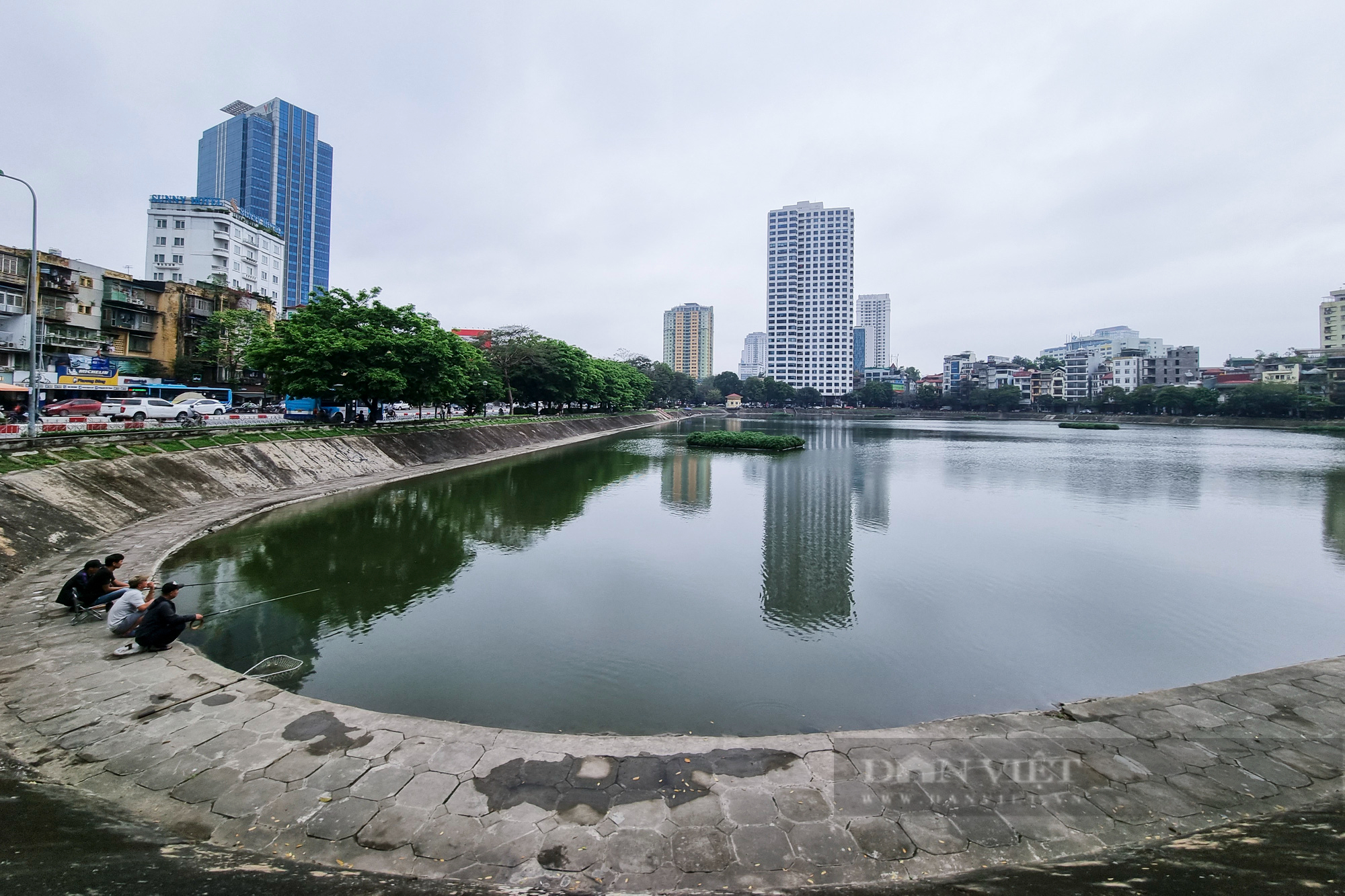 Cận cảnh khu vực hồ Ngọc Khánh sắp được Hà Nội triển khai thành phố đi bộ - Ảnh 2.