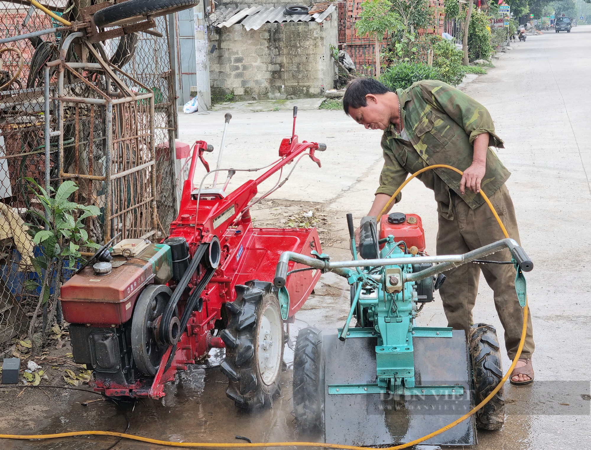Từ thợ sửa xe máy, lão nông &quot;chế&quot; hàng loạt nông cụ giúp người nông dân giải phóng chân tay - Ảnh 9.