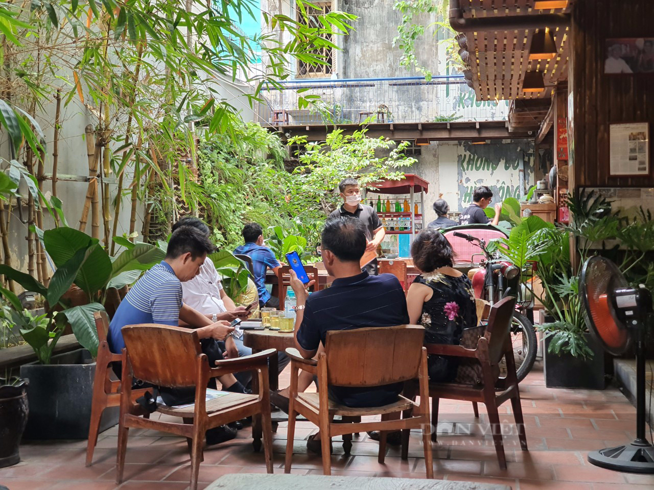 Sài Gòn quán: Cuối tuần, đến quán cà phê lưu giữ hàng nghìn hiện vật Sài Gòn xưa - Ảnh 6.
