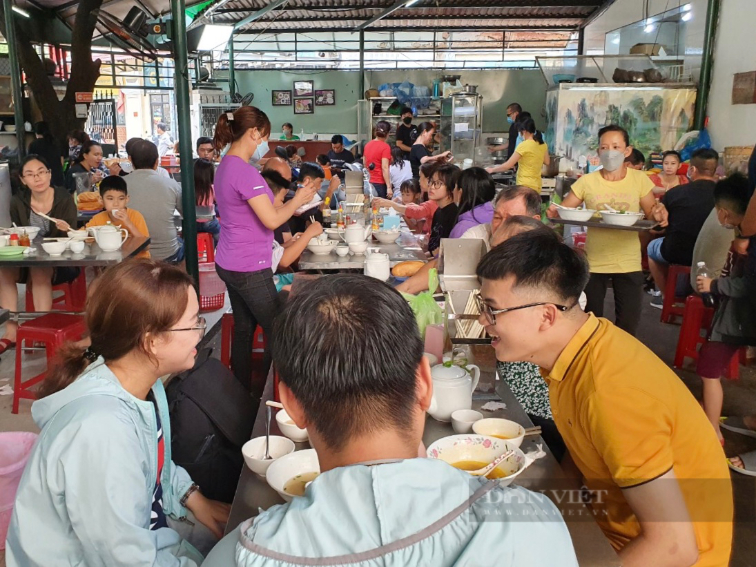 Saigon restaurant: The famous Cho Lon breakfast restaurant, many people go to eat early in the morning, but still run out of dishes - Photo 1.