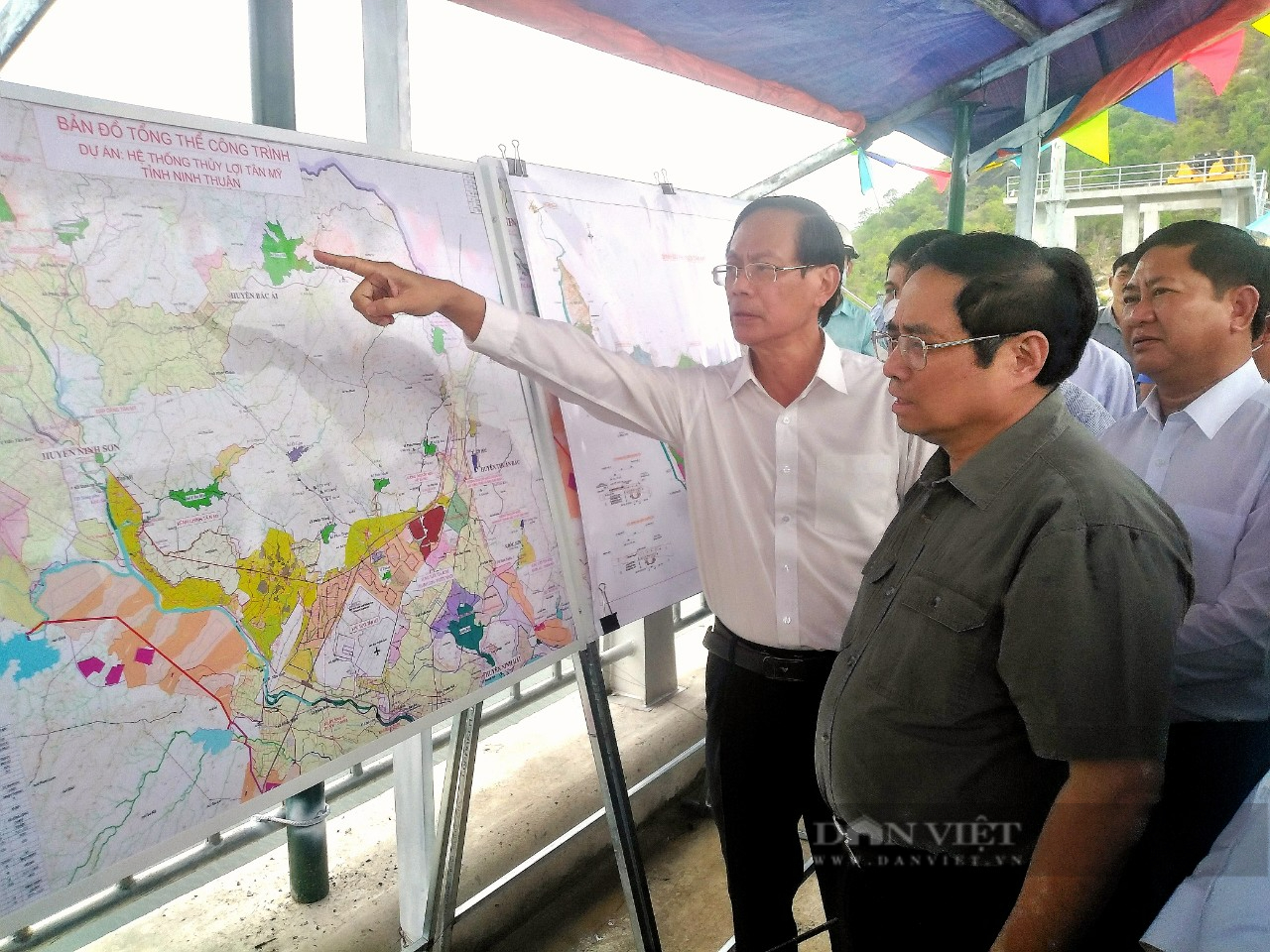 Thủ tướng Phạm Minh Chính: Tận dụng lòng hồ, mặt hồ để khai thác tối đa hiệu quả hồ chứa nước Song Cái - Ảnh 3.