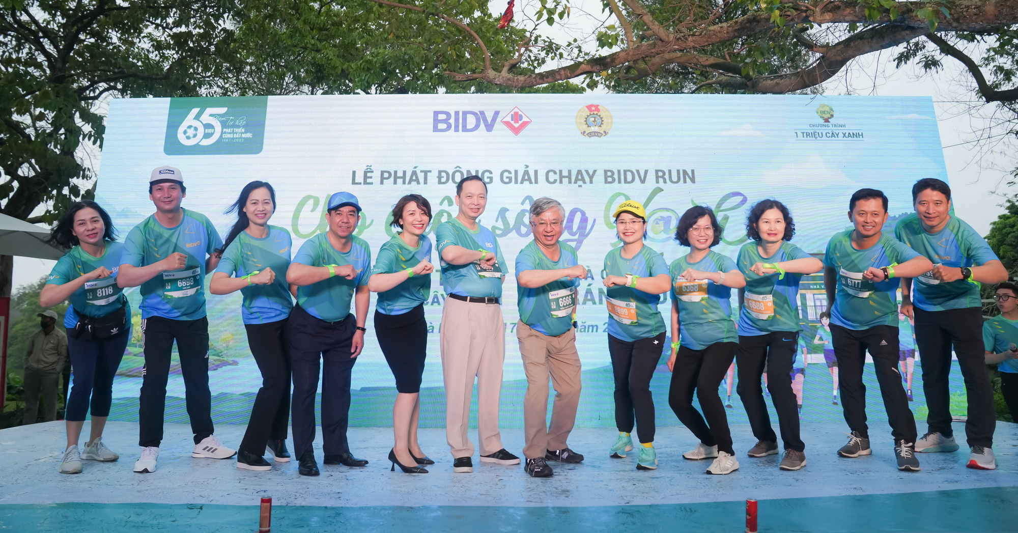Deputy Governor Dao Minh Tu participated in the BIDVRun