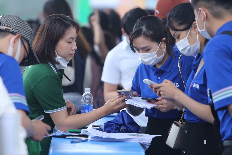 Ngày hội thẻ cho giới trẻ Việt Nam chính thức khai mạc, &quot;phát sốt&quot; với vòng tay thanh toán - Ảnh 4.