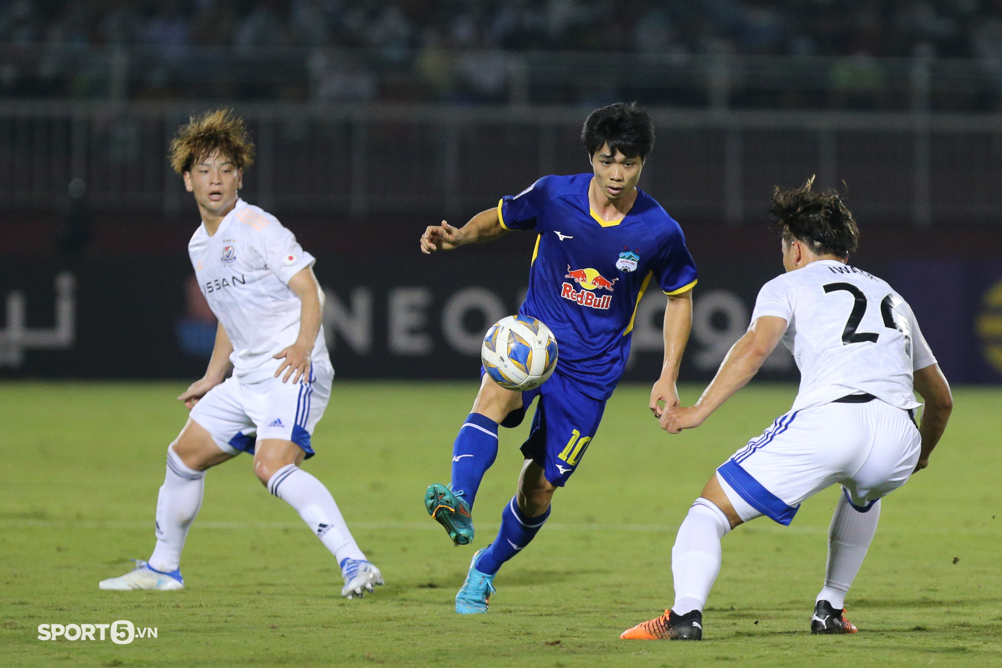 Xuân Trường thi đấu fair-play dù đội nhà đang bị dẫn trước tại AFC Champions League - Ảnh 4.