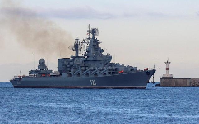 Tình báo Ukraine phát hiện 39 tàu quân sự Nga tập trung gần Sevastopol, Crimea - Ảnh 1.