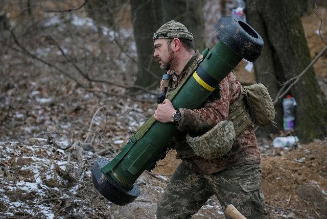 The US is about to run out of Javelin missile arsenal because of over-delivering to Ukraine?  - Photo 1.