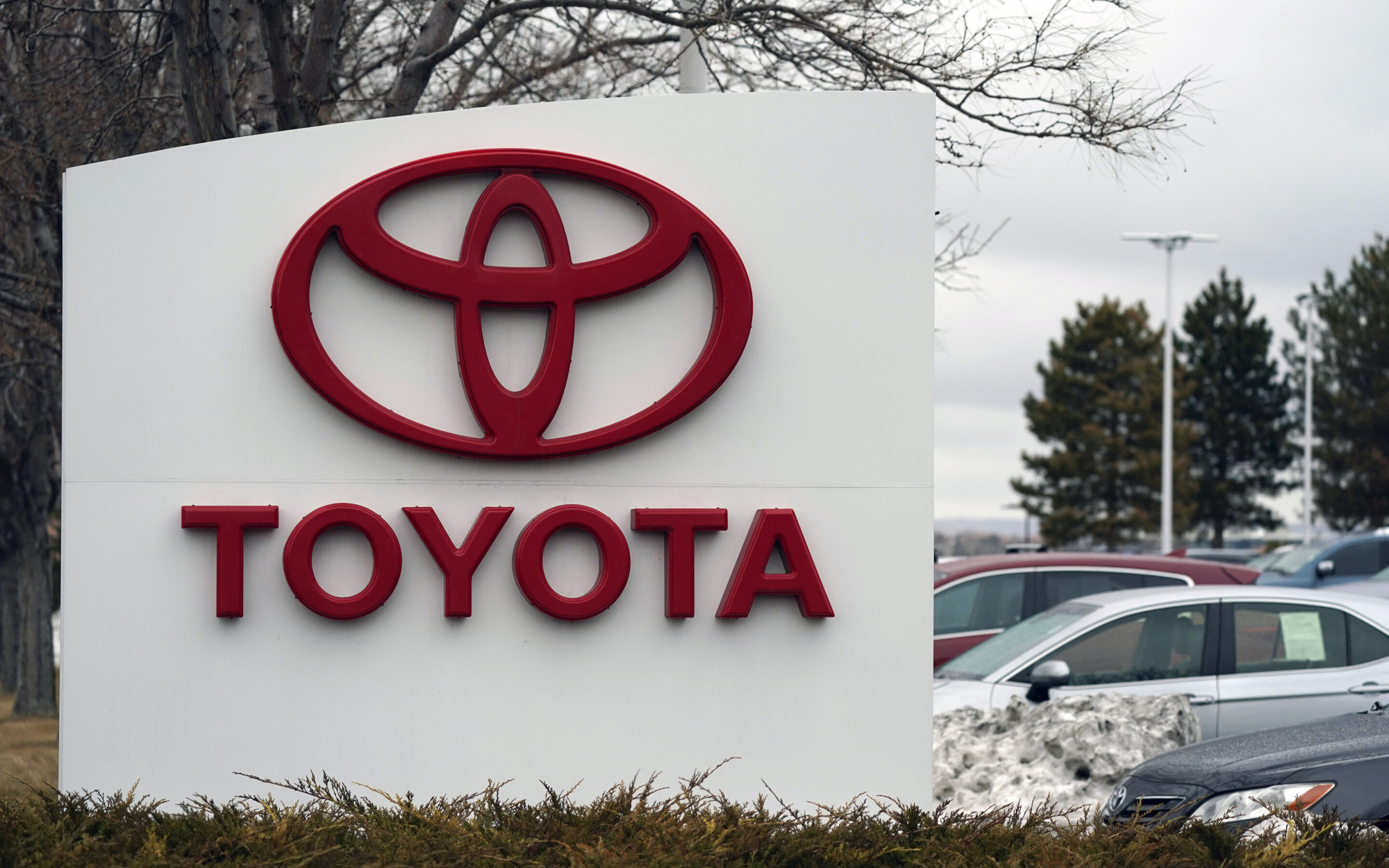 Toyota to cut production by 10% due to supply chain chaos