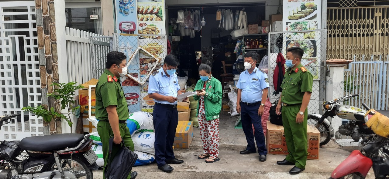 Kinh doanh thực phẩm đông lạnh không rõ nguồn gốc xuất xứ tại thị trường Cần Thơ - Ảnh 1.