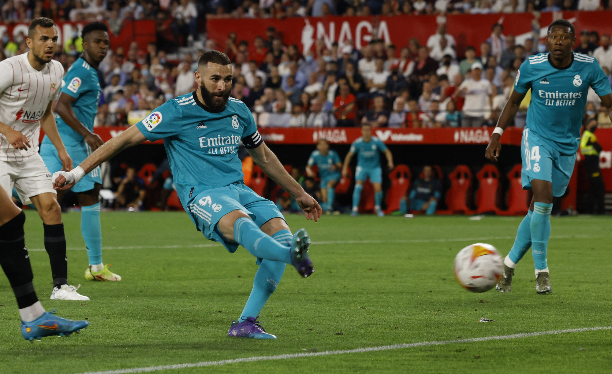 Bị dẫn 2 bàn, Real Madrid thắng ngược Sevilla ở phút 90+2 - Ảnh 1.