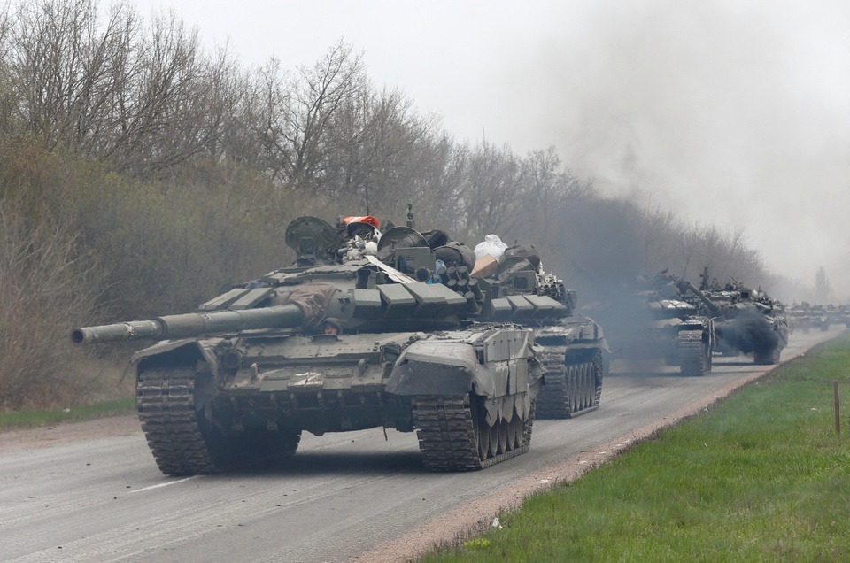 Đoàn xe quân sự của Nga đổ về Mariupol - Ảnh 3.