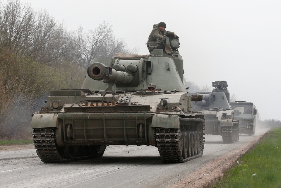 Đoàn xe quân sự của Nga đổ về Mariupol - Ảnh 6.