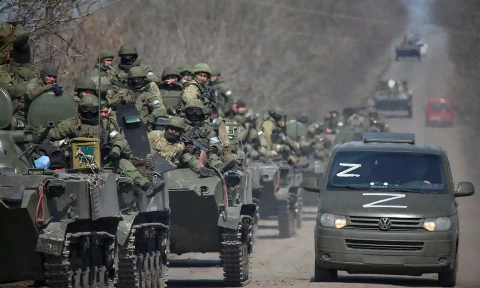 Đoàn xe quân sự của Nga đổ về Mariupol - Ảnh 7.