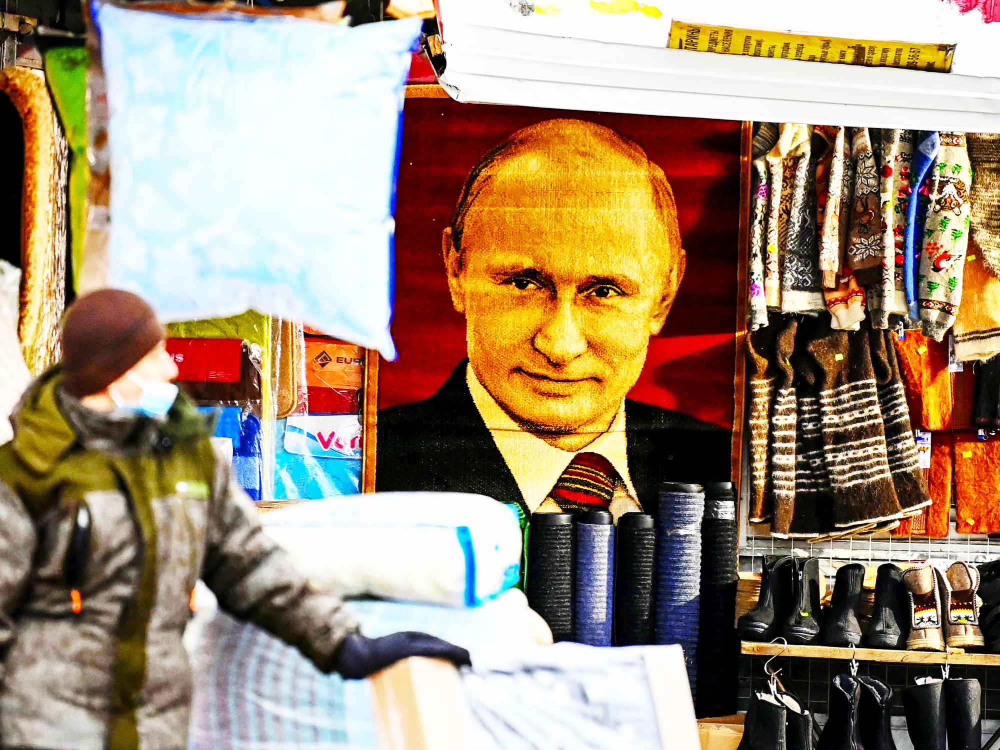 Tổng thống Vladimir Putin cũng cảnh báo rằng, người Nga nên chuẩn bị cho tình trạng thất nghiệp gia tăng trong những tuần tới, đồng thời đổ lỗi cho phương Tây cũng như những kẻ phản bội Nga đã tấn công Nga và nền kinh tế Nga... Ảnh: @AFP.
