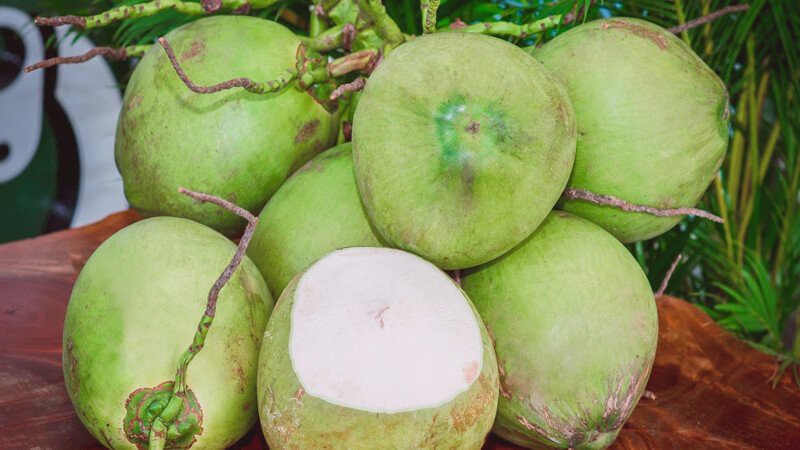Mẹo chọn mua quả dừa nhiều nước, không lo tiêm đường hóa học - Ảnh 1.