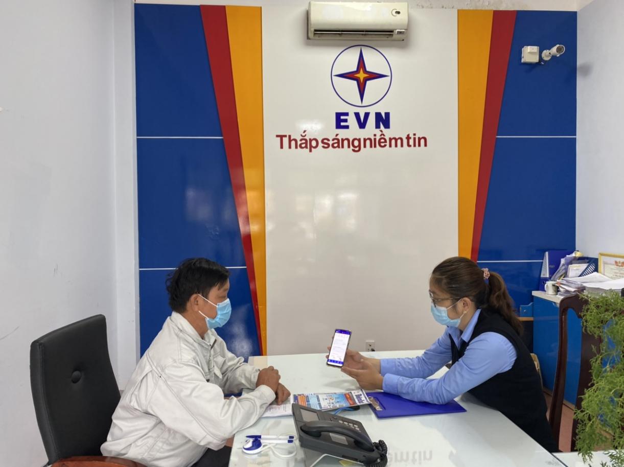 PC Đắk Lắk: Đẩy mạnh thanh toán tiền điện trực tuyến - Ảnh 1.