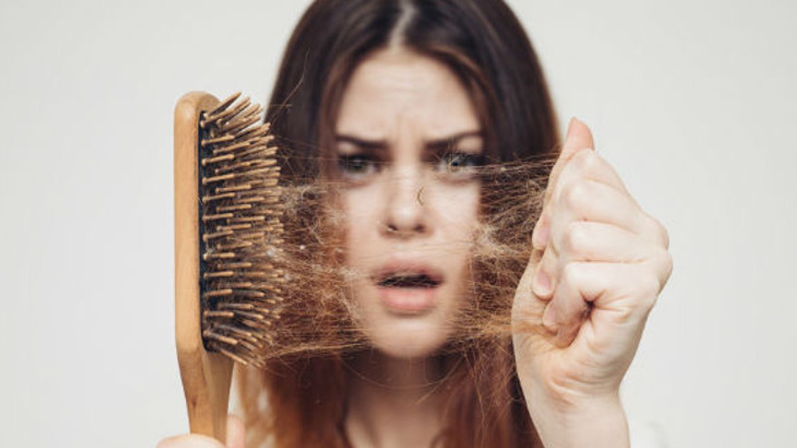 Rụng tóc hậu Covid-19: Tóc là nét đẹp quan trọng của con người, nhưng rụng tóc hậu Covid-19 đang gây ra nhiều lo lắng cho chúng ta. Hãy xem các hình ảnh liên quan để hiểu rõ nguyên nhân và cách phòng tránh rụng tóc hiệu quả nhất.