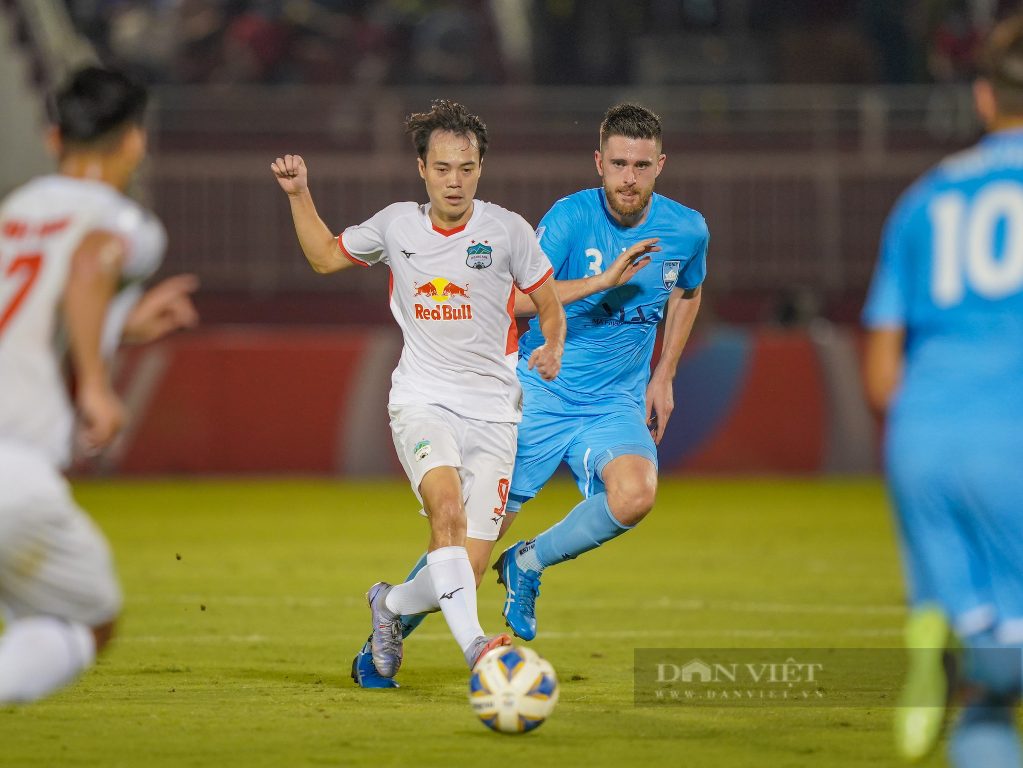 Ảnh: Văn Thanh ghi bàn, CLB Hoàng Anh Gia Lai hoà Sydney FC - Ảnh 10.