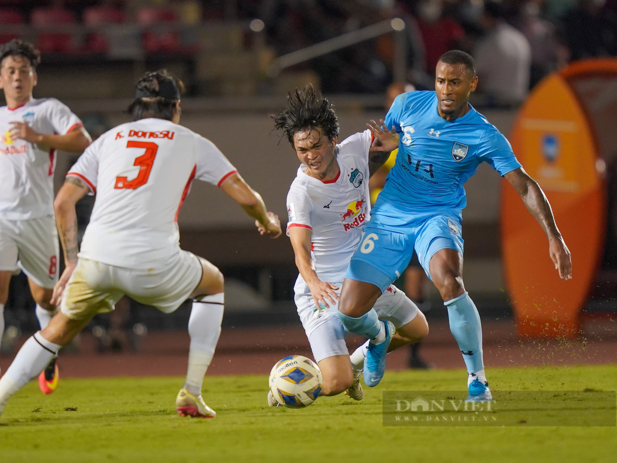 Ảnh: Văn Thanh ghi bàn, CLB Hoàng Anh Gia Lai hoà Sydney FC - Ảnh 3.