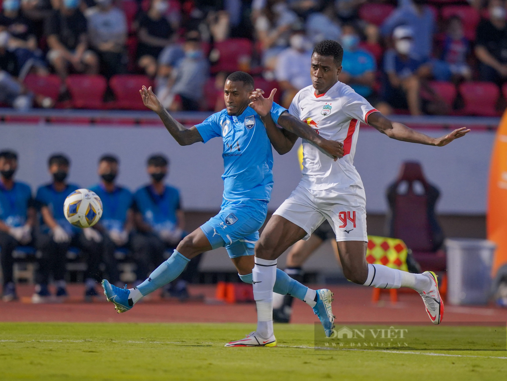 Ảnh: Văn Thanh ghi bàn, CLB Hoàng Anh Gia Lai hoà Sydney FC - Ảnh 1.