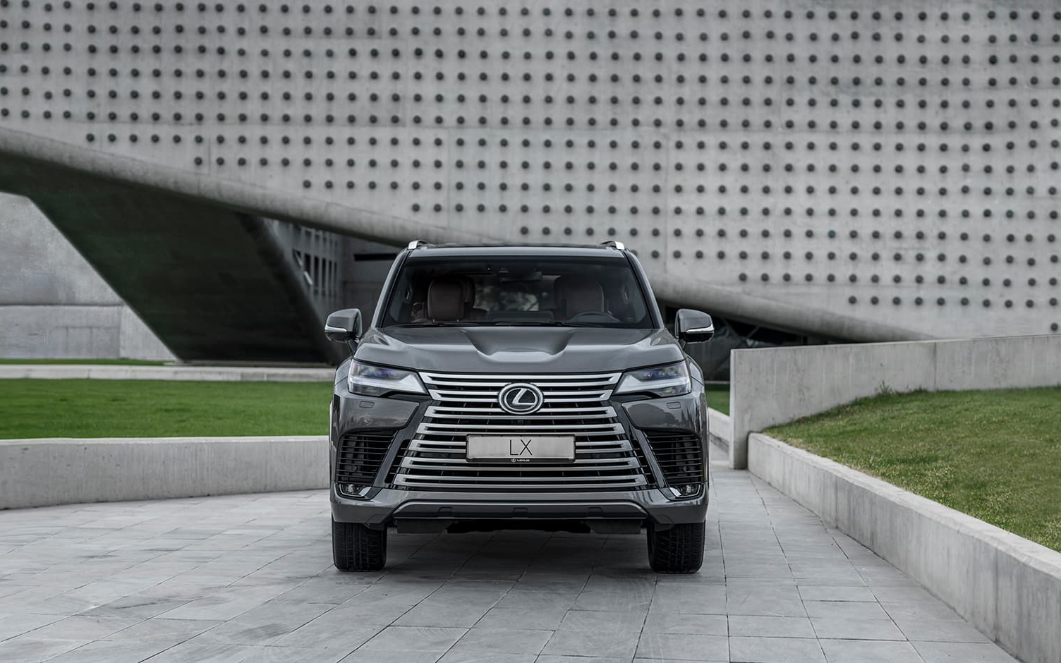 The price of the Lexus LX 600 2022 has just been launched in Vietnam, 3 versions for the president to choose from