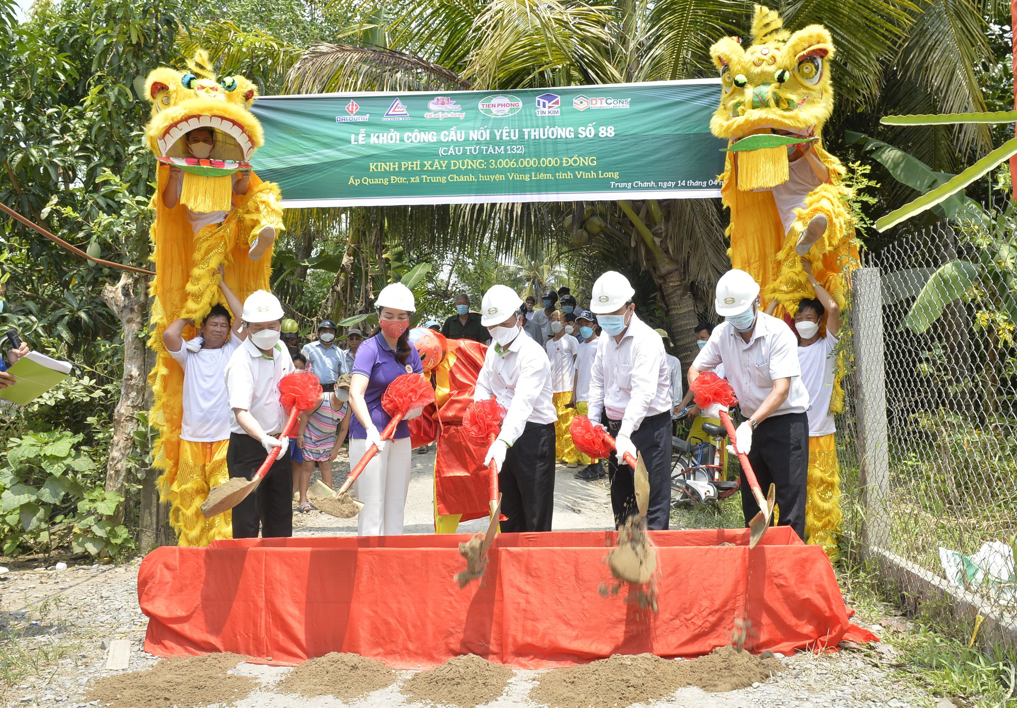 kỷ niệm 100 năm ngày sinh của Cố Thủ tướng Võ Văn Kiệt: Nhựa Tiền Phong khởi công Cầu nối yêu thương số 88  - Ảnh 1.