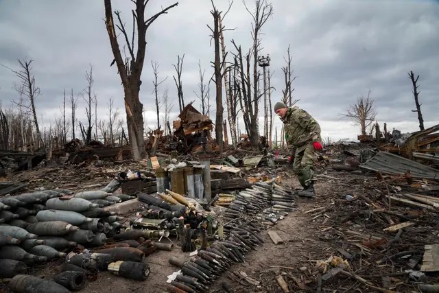 Kiev tố Nga sử dụng siêu vũ khí cực mạnh để hủy diệt nơi trú ẩn cuối cùng của lực lượng Ukraine ở Mariupol - Ảnh 1.