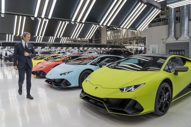 Lamborghini đạt doanh số bán xe kỷ lục - Ảnh 2.