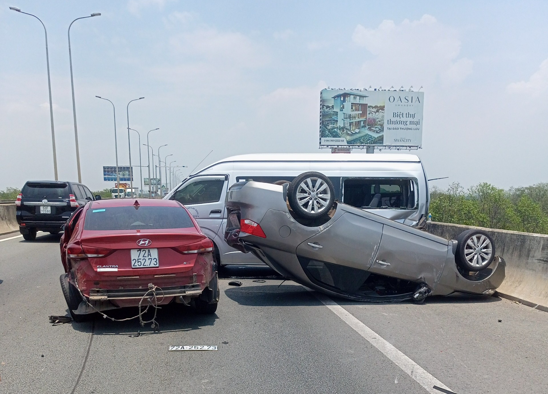 Xe biển xanh bị tai nạn liên hoàn trên cao tốc TP.HCM-Long Thành-Dầu Giây - Ảnh 1.