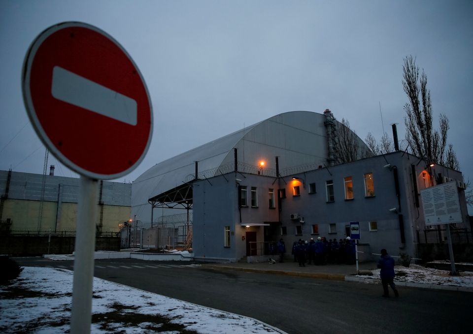 Ukraine tuyên bố một số binh sĩ Nga vẫn còn trong 'vùng cấm' của Chernobyl - Ảnh 1.