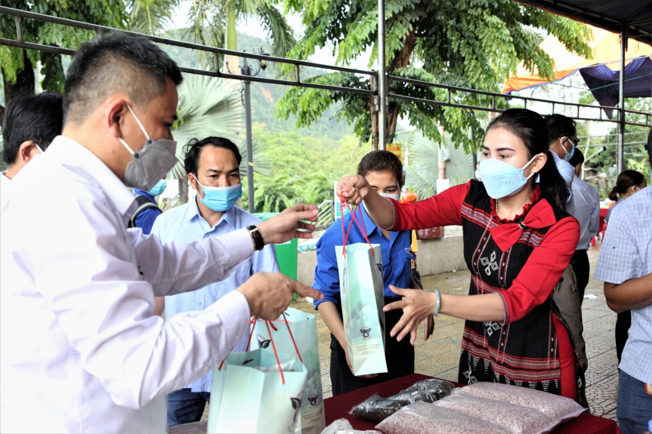 Quảng Nam: Nam Giang tạo “sân chơi” cho các sản phẩm nông nghiệp - Ảnh 2.