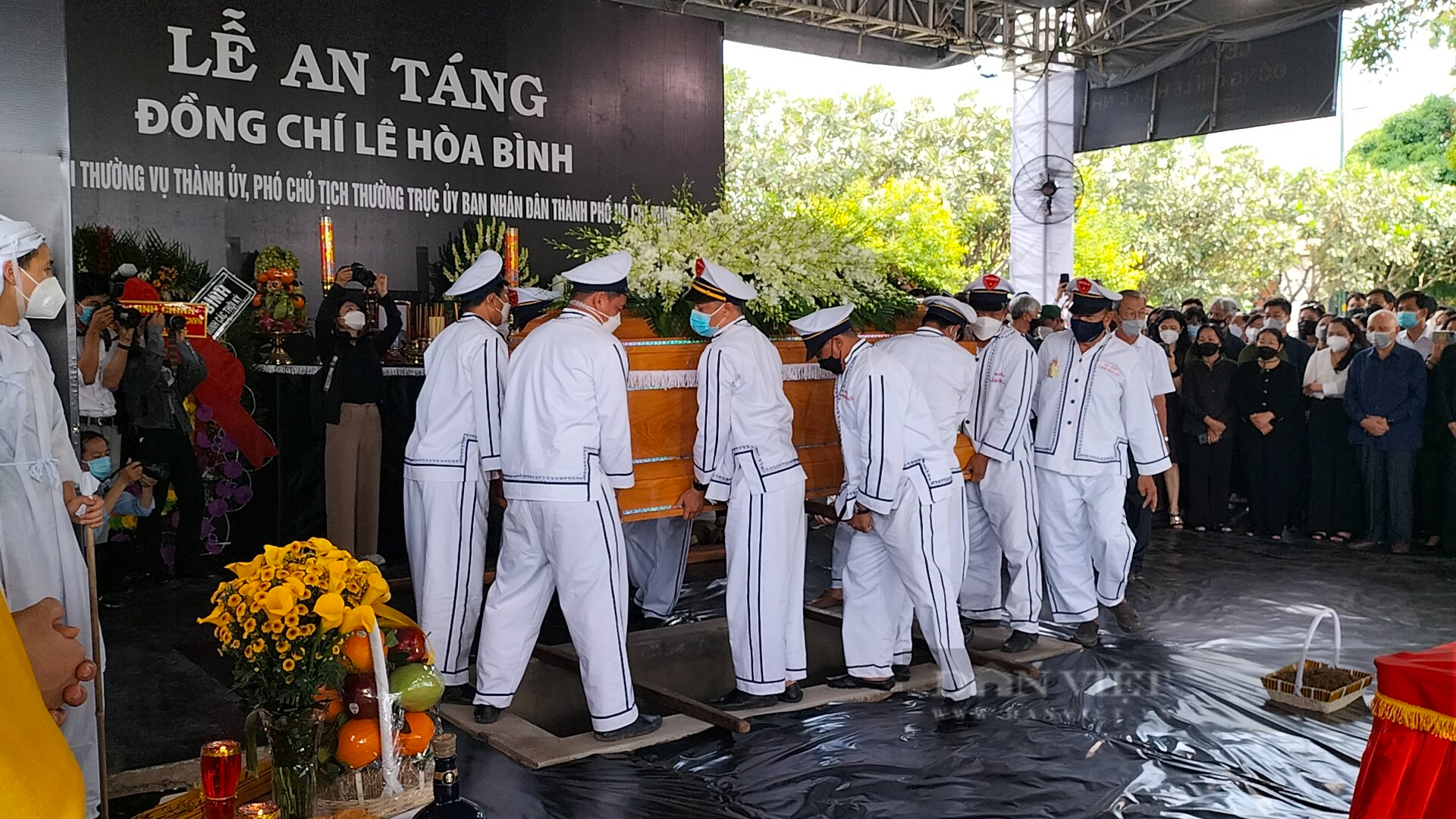 Ảnh: Toàn cảnh lễ tang Phó Chủ tịch thường trực UBND TP.HCM Lê Hòa Bình - Ảnh 10.