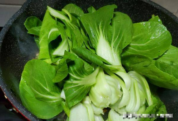 The long-time chef only gives 3 tips to help stir-fry green vegetables without water - Photo 5.