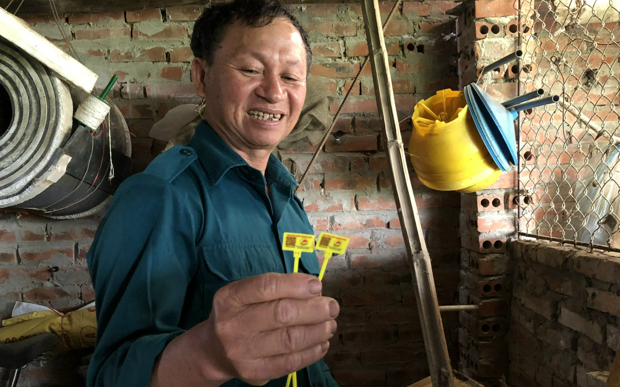 Nhận tem truy xuất thông minh, nông dân Bắc Ninh được "chia chác" 12 triệu đồng tiền mặt