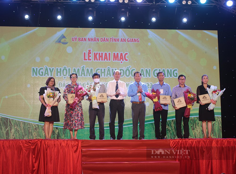 TP.Châu Đốc được xác nhận kỷ lục địa phương có nhiều cơ sở sản xuất mắm Nam bộ nhất tại Việt Nam - Ảnh 2.
