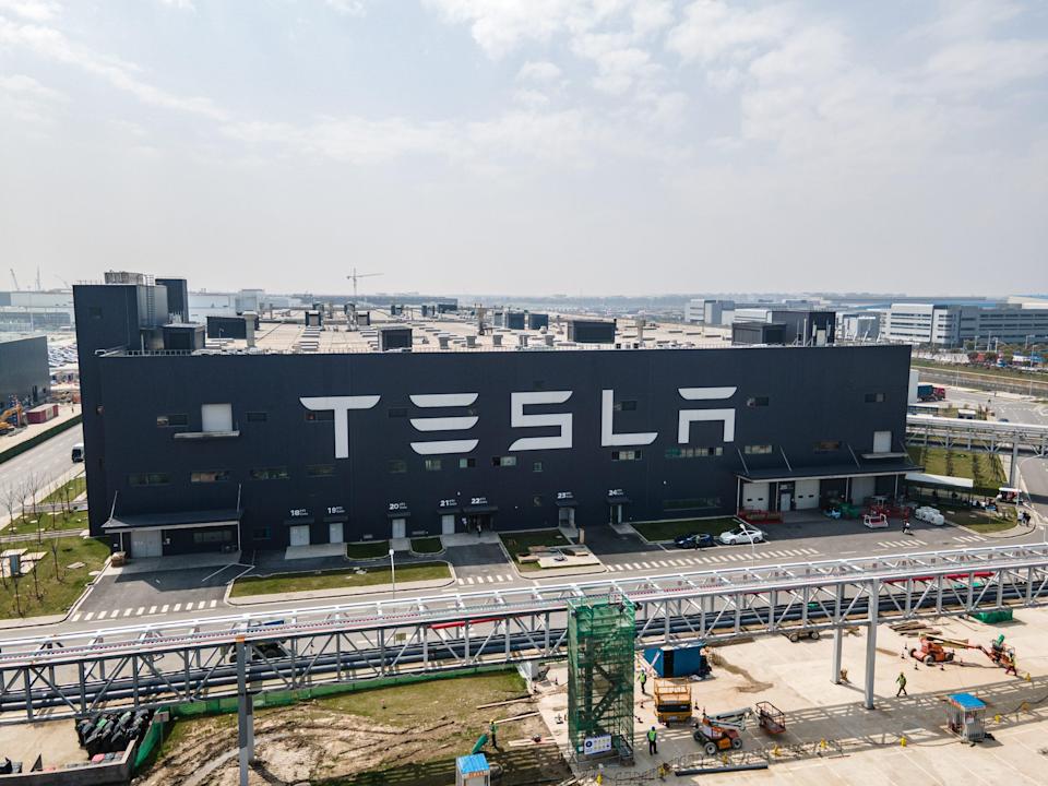 Tesla Thượng Hải gia nhập hệ thống &quot;Vòng lặp kín&quot; với công nhân ngủ trong nhà máy. Ảnh: @AFP.