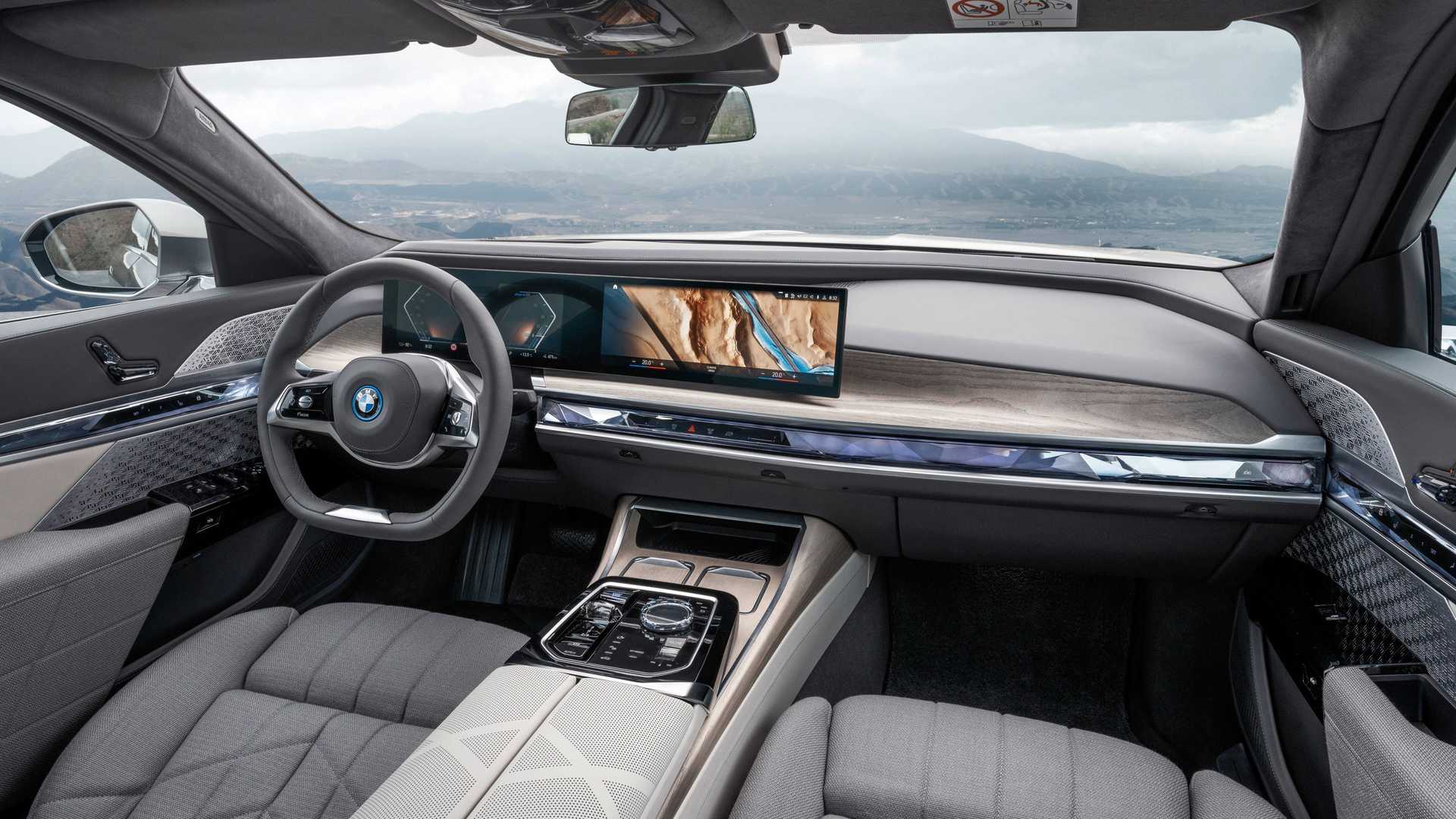 Experience the newly launched BMW 7-Series 2023, a controversial comprehensive change - Photo 3.