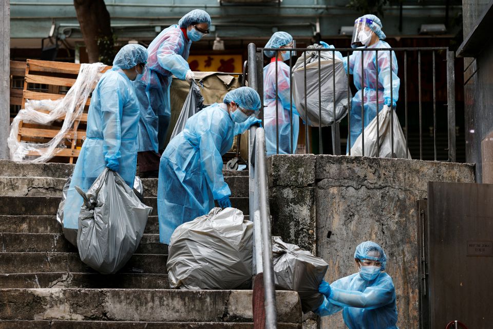 Chính sách Zero Covid của Hồng Kông đang tạo ra hàng núi rác thải nhựa - Ảnh 1.