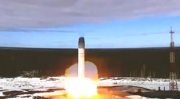 Cận cảnh màn thử tên lửa hạt nhân khổng lồ mang tên &quot;Quỷ Satan 2&quot; của Nga - Ảnh 2.