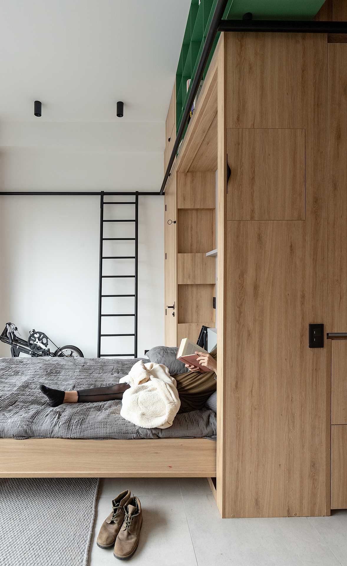 Thiết kế tủ đồ giúp tận dụng tối đa không gian trong căn hộ nhỏ - Ảnh 2.