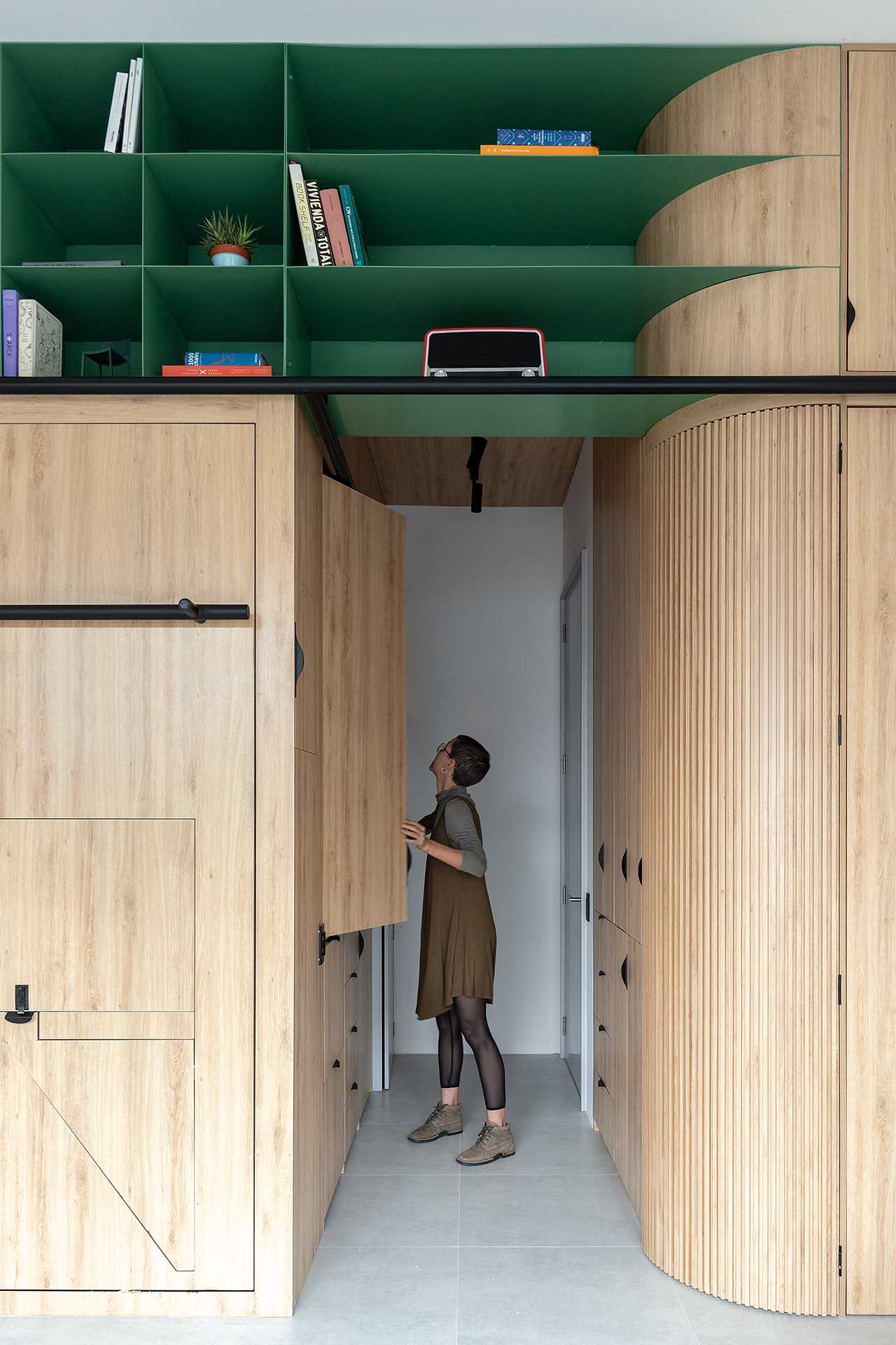 Thiết kế tủ đồ giúp tận dụng tối đa không gian trong căn hộ nhỏ - Ảnh 11.