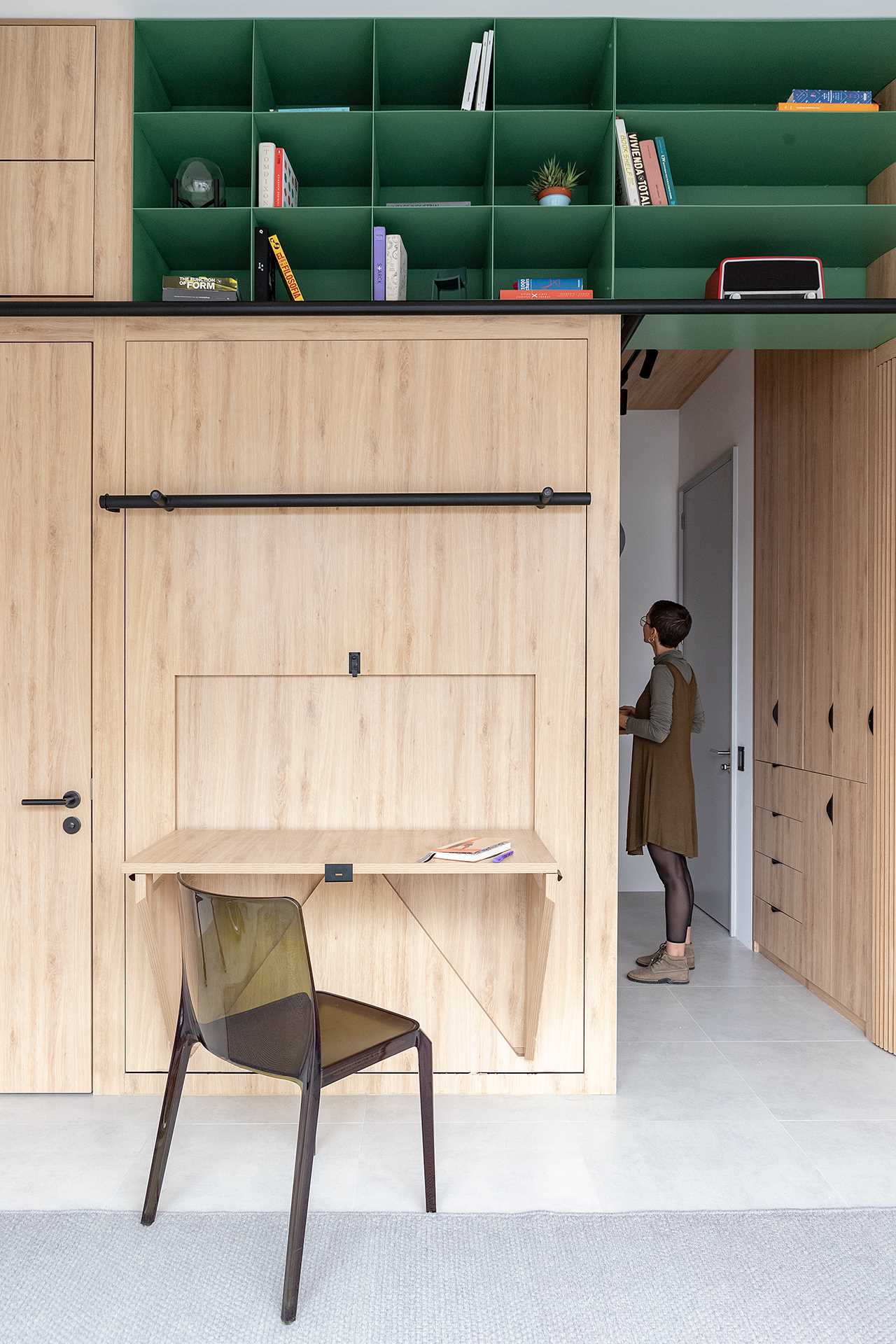 Thiết kế tủ đồ giúp tận dụng tối đa không gian trong căn hộ nhỏ - Ảnh 3.