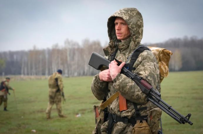 Có gì bên trong gói viện trợ vũ khí mới nhất của Mỹ cho Ukraine? - Ảnh 1.