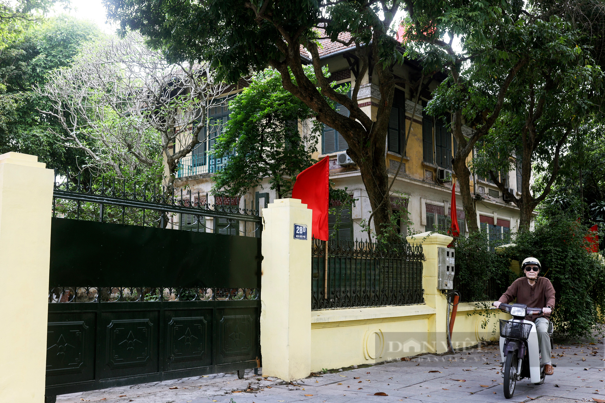 Cận cảnh những biệt thự xây trước 1954 thuộc diện không được bán tại Hà Nội - Ảnh 12.